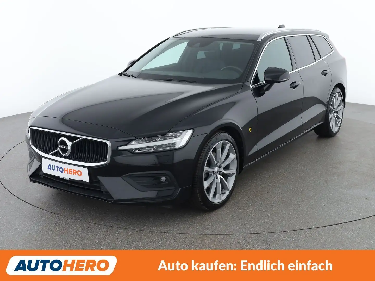 Volvo V60 2.0 D3 Momentum Pro Schwarz - 1