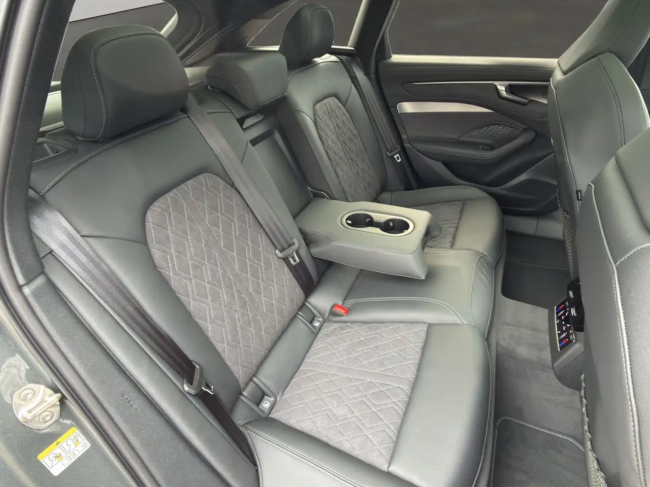 Audi A6 TDI quattro S tronic+TECH PRO+AHK+PANO 15