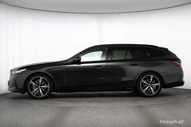 BMW 5 Series view 3