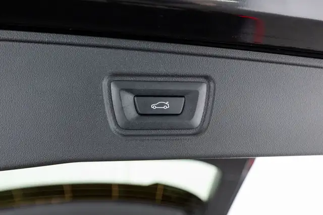 BMW 5 Series view 9