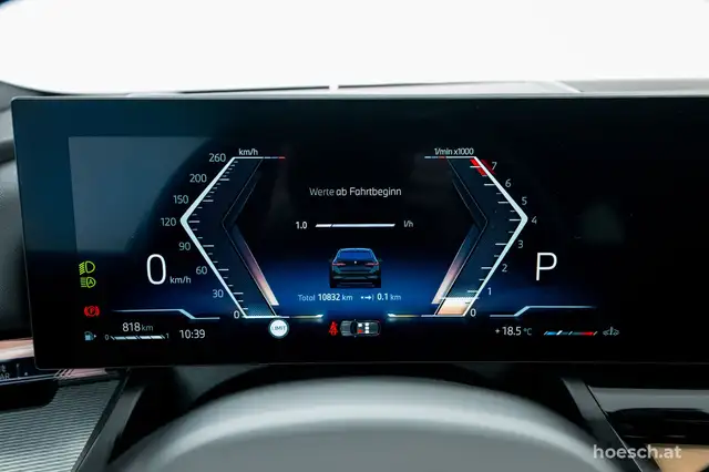 BMW 5 Series view 11
