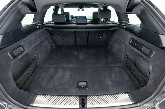 BMW 5 Series view 8