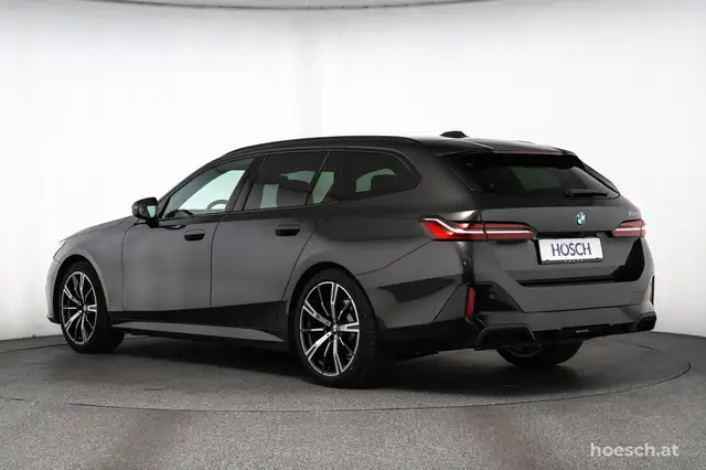 BMW 5 Series view 4