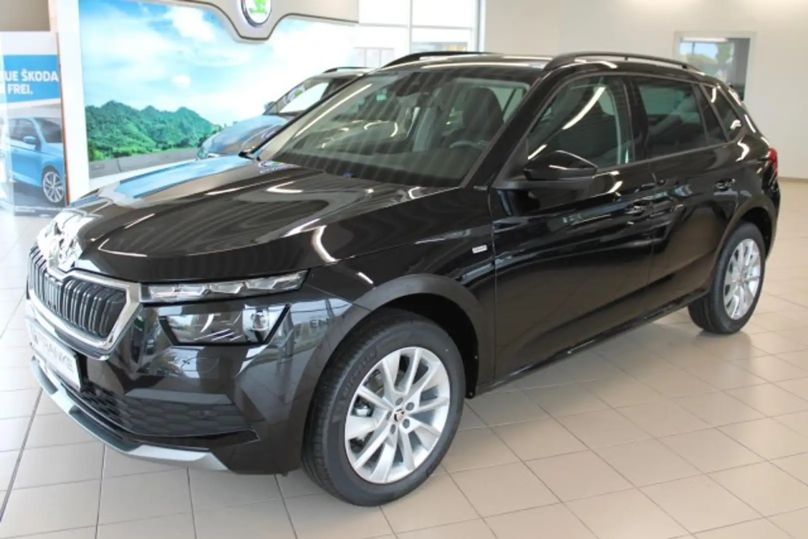 Skoda Kamiq Tour 1.5 TSI (110kW/150PS) Klima Navi Schwarz - 2