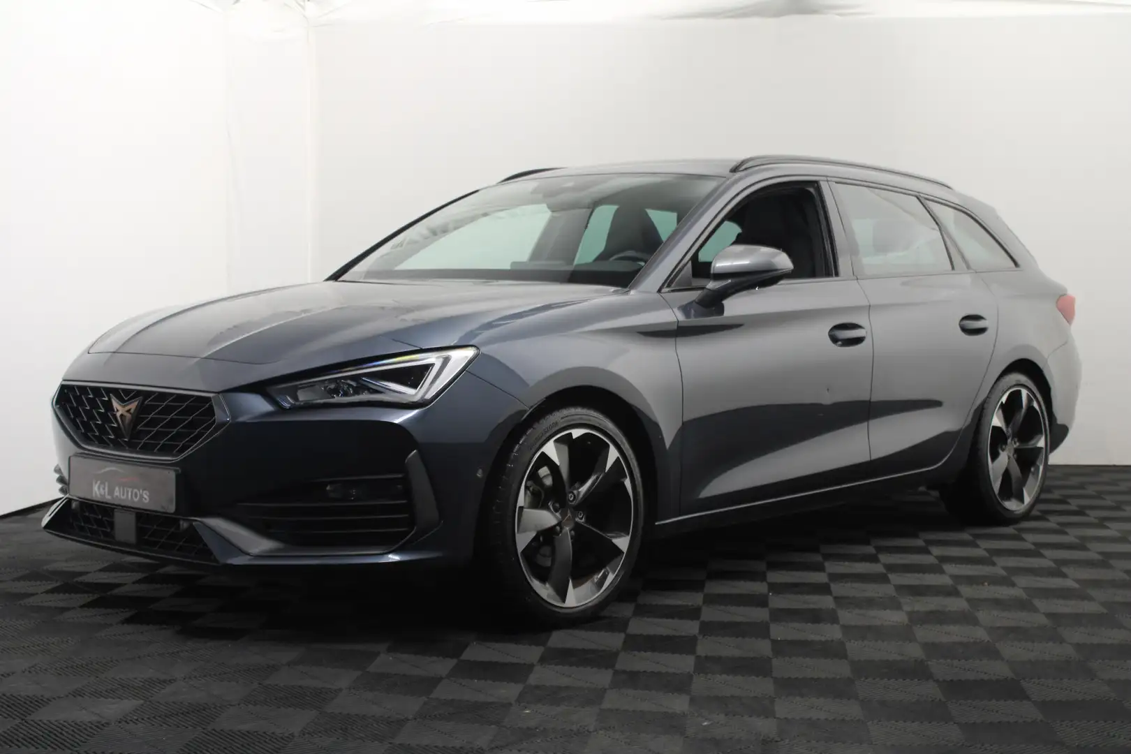 CUPRA Leon Sportstourer 1.5 eTSI Business Edition Grijs - 1