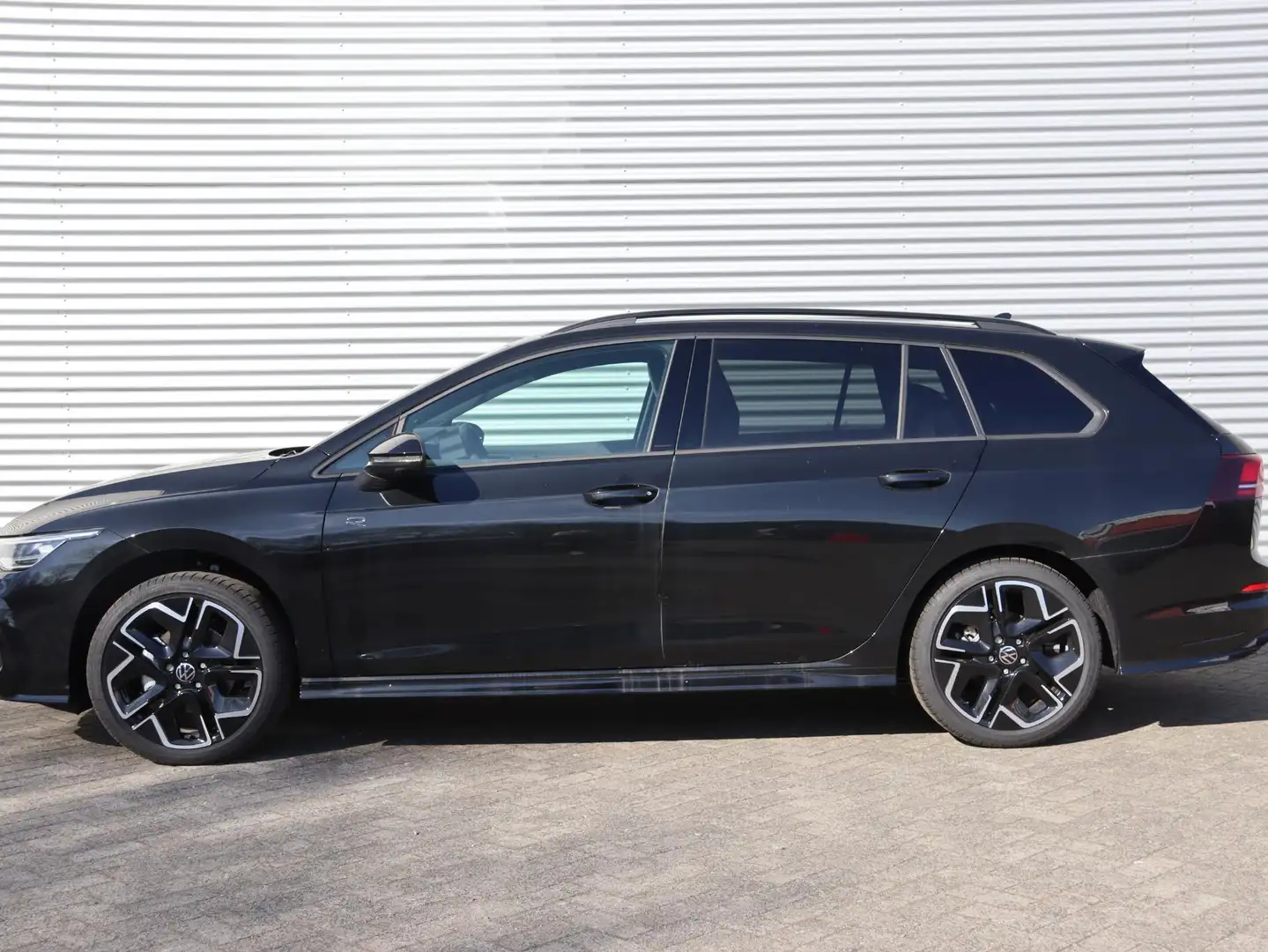 Volkswagen Golf Variant R-Line-Edition 1.5 eTSI 85 kW / 116 pk Variant 7 v Schwarz - 2