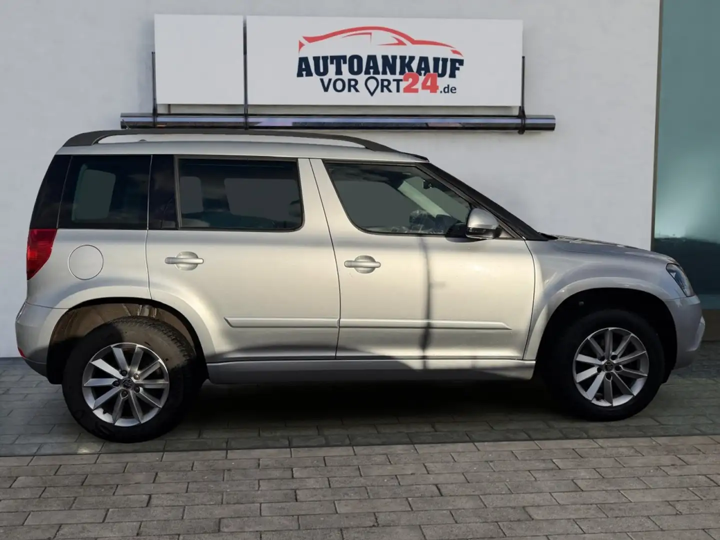 Skoda Yeti Ambition 4x4*2.0TDI*DAB*NAVI*BT*PDC* Klima Navi Silber - 2