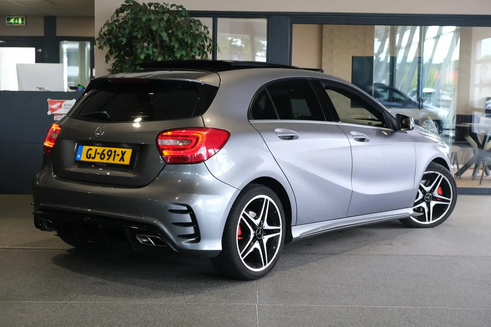 Mercedes-Benz A 200 AMG DCT Pano Navi Cam Led Leder Harman/Kardon Gris - 2