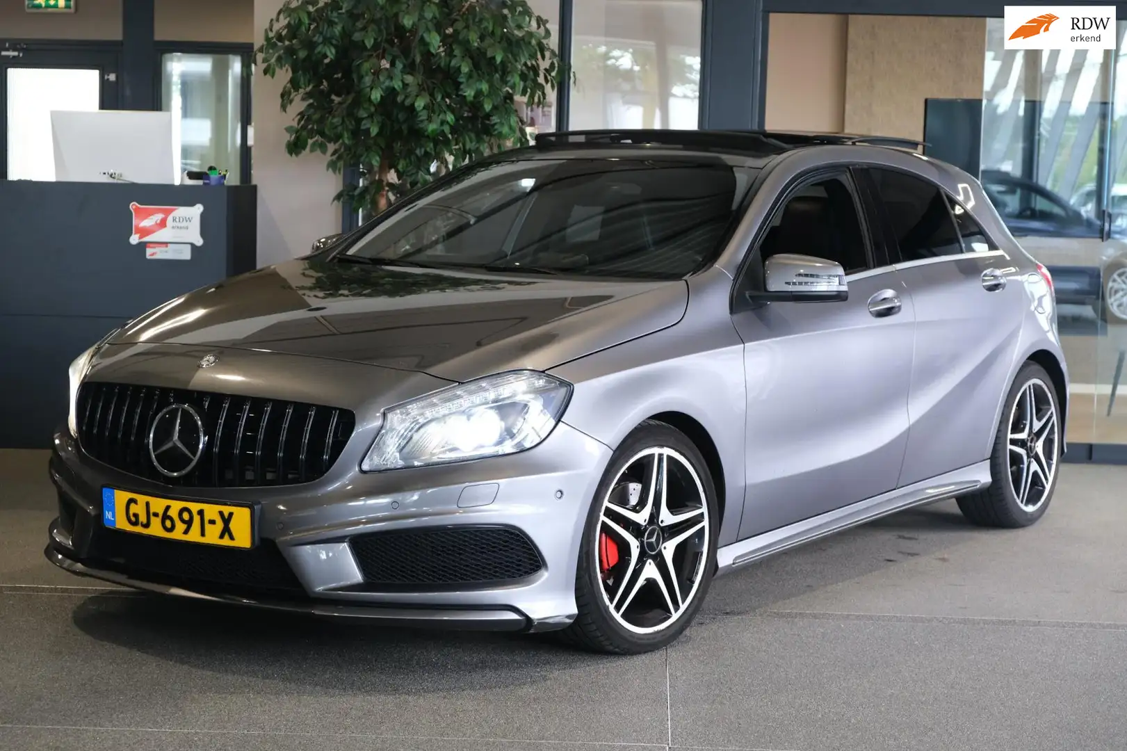 Mercedes-Benz A 200 AMG DCT Pano Navi Cam Led Leder Harman/Kardon Gris - 1
