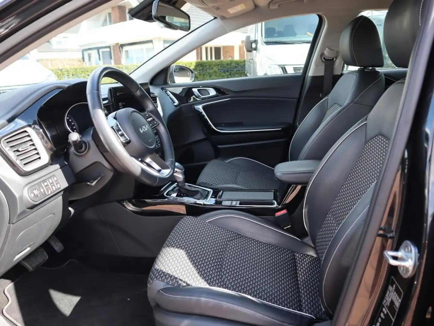 Kia Ceed SW / cee'd SW Sportswagon 1.6 GDI PHEV DynamicPlusLine / Elektri Zwart - 2