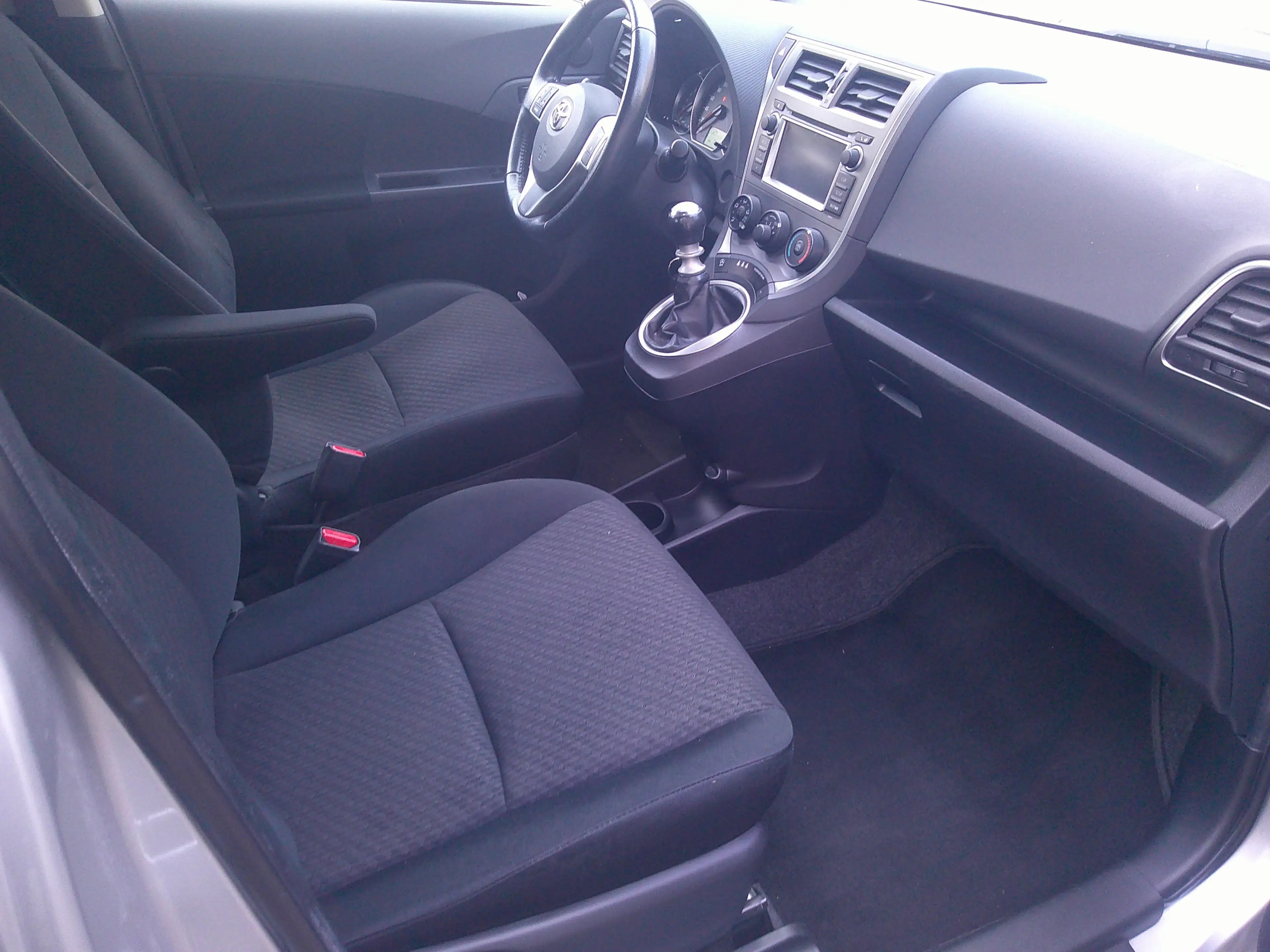 Toyota Verso-S Life TÜV Neu Nur 77147 Km 1. Hand — photo 8