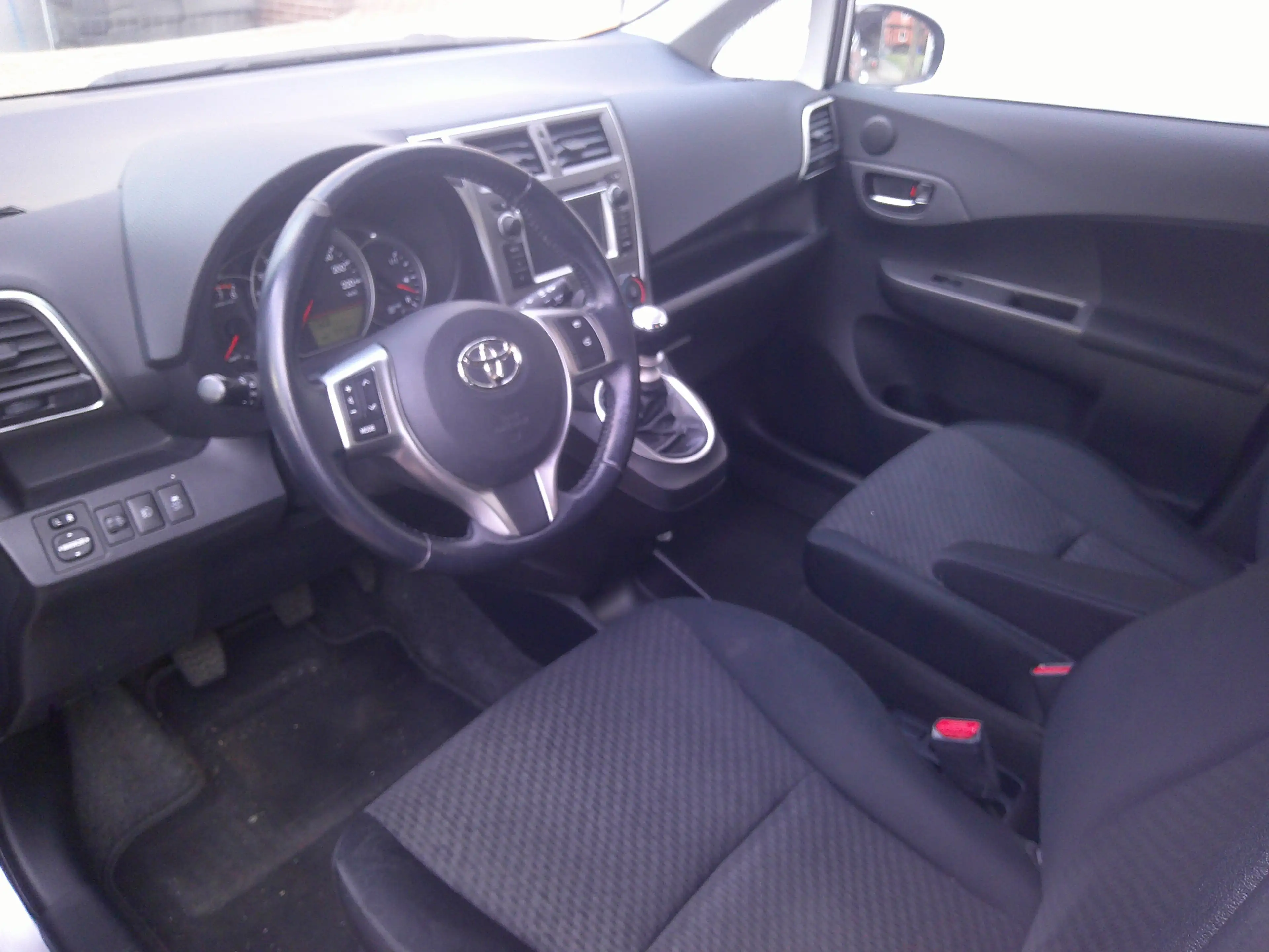 Toyota Verso-S Life TÜV Neu Nur 77147 Km 1. Hand — photo 5