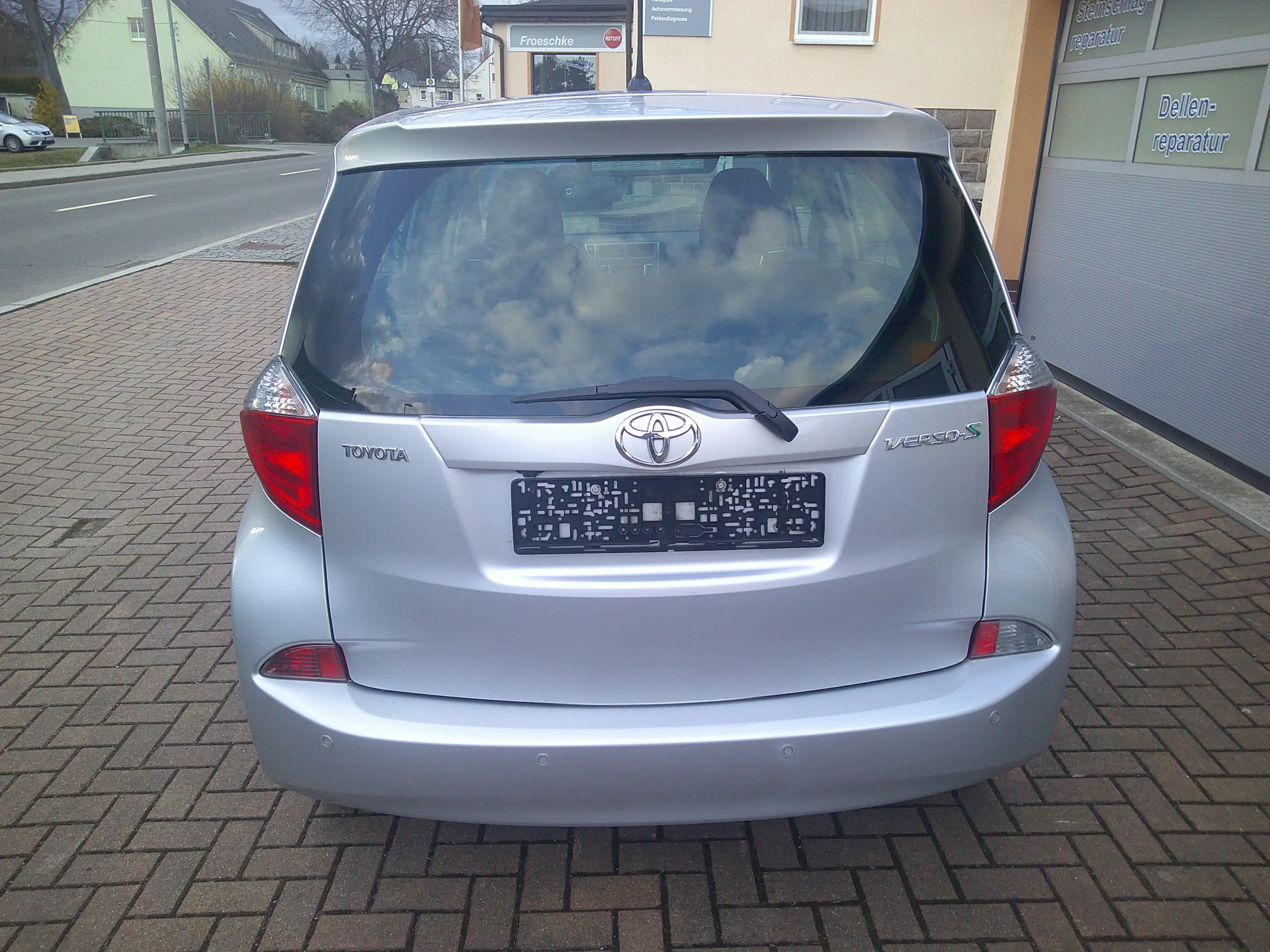 Toyota Verso-S Life TÜV Neu Nur 77147 Km 1. Hand — photo 3