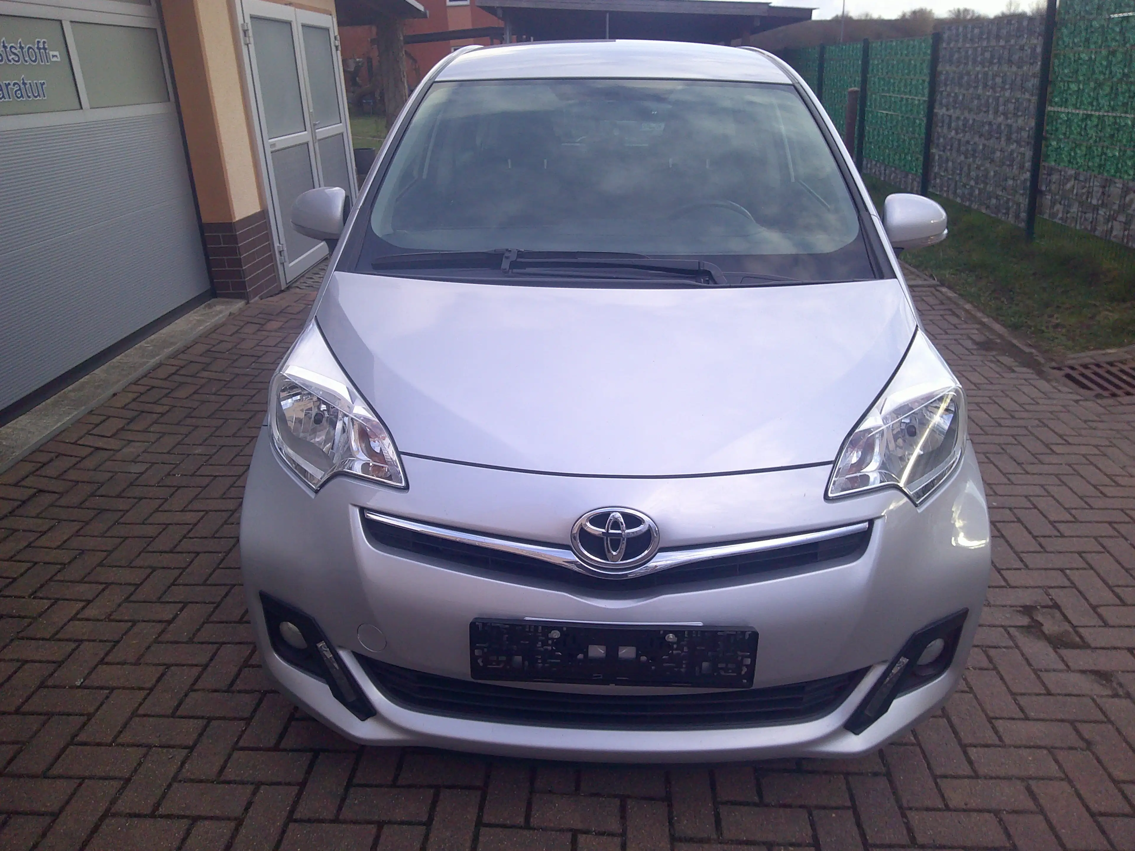 Toyota Verso-S Life TÜV Neu Nur 77147 Km 1. Hand — photo 2