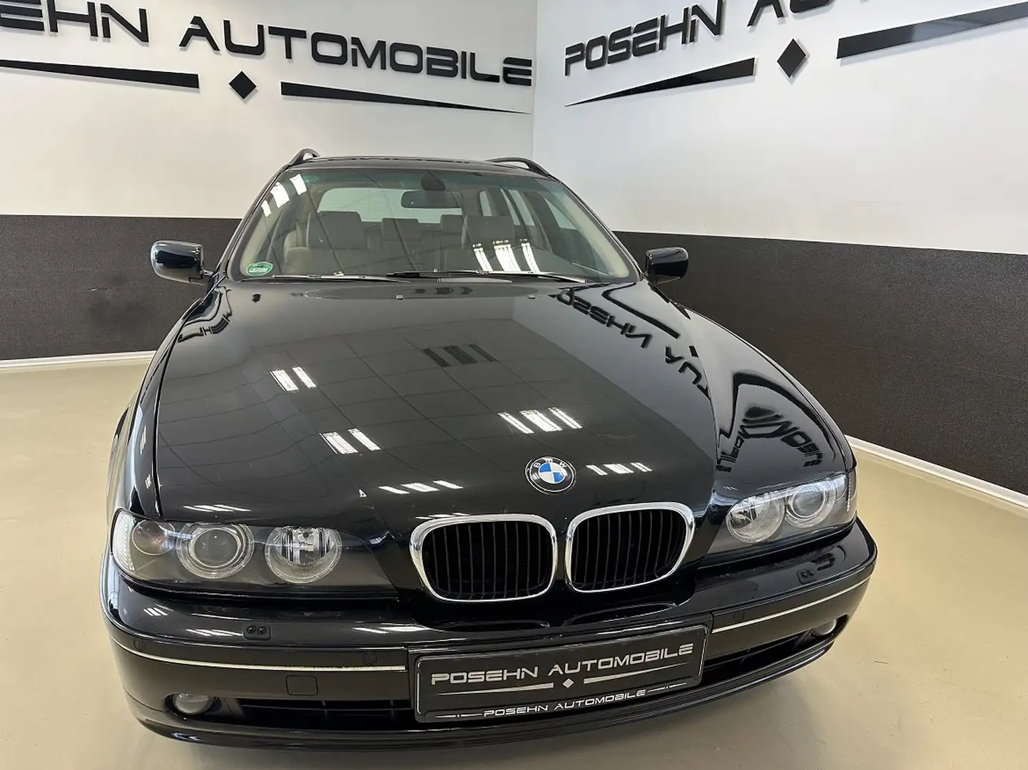 BMW 525 i Touring Exclusive 1-Hand Leder Navi Xenon Noir - 2