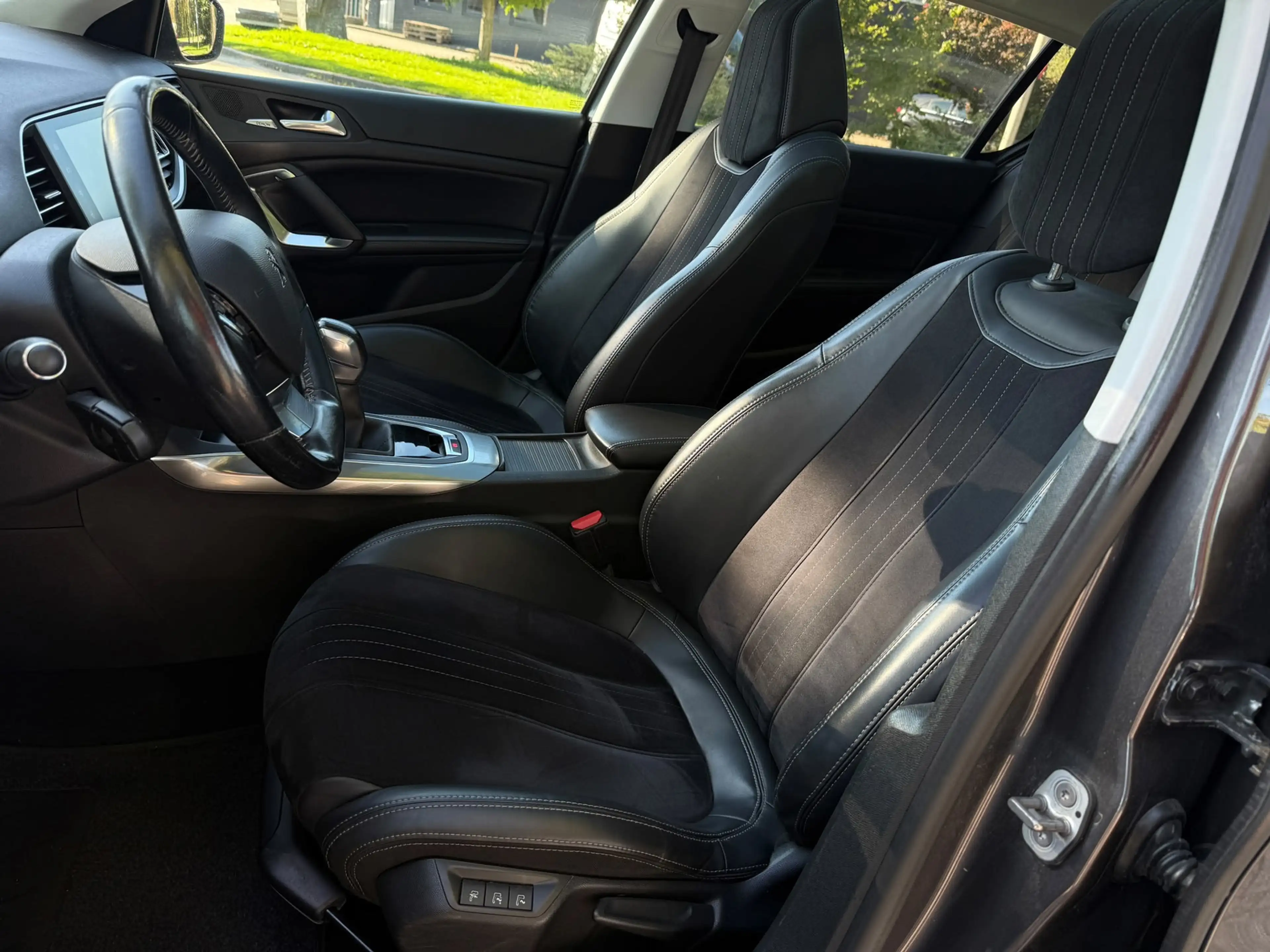 Peugeot 308 1.2 PureTech Allure Pano Carplay alcantara — photo 7