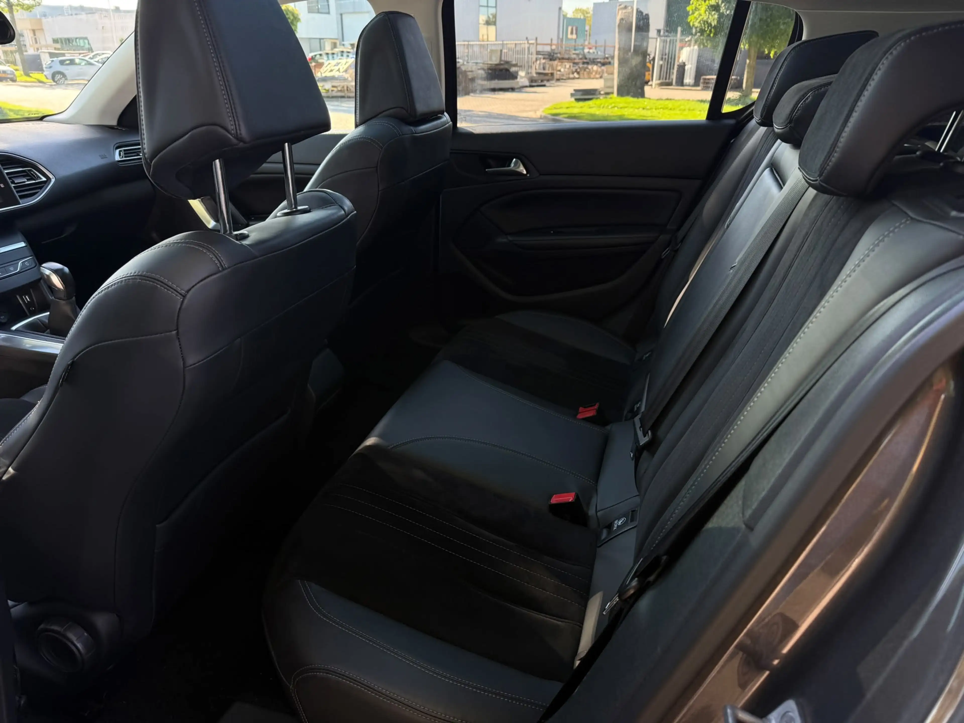 Peugeot 308 1.2 PureTech Allure Pano Carplay alcantara — photo 8