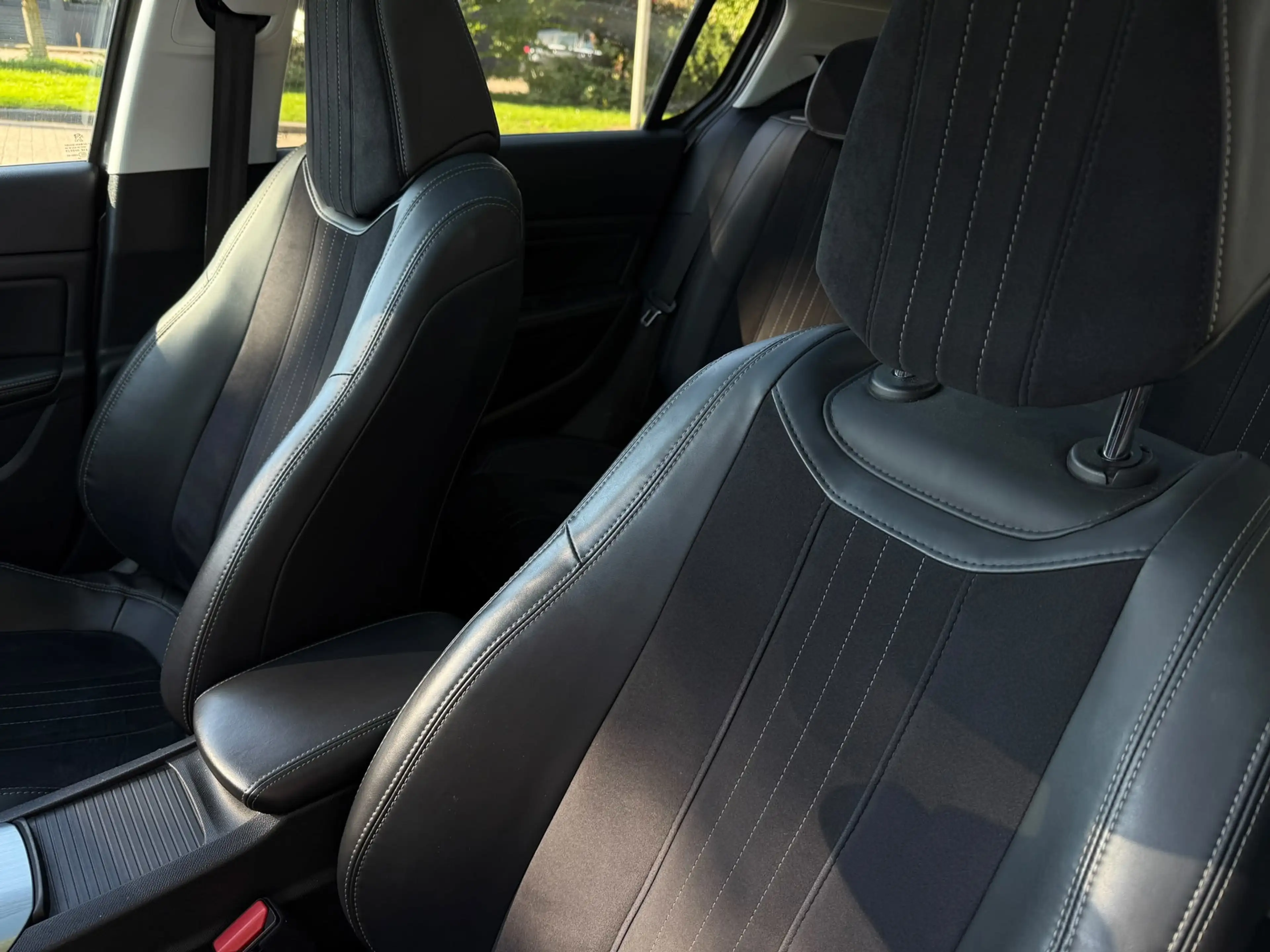 Peugeot 308 1.2 PureTech Allure Pano Carplay alcantara — photo 9