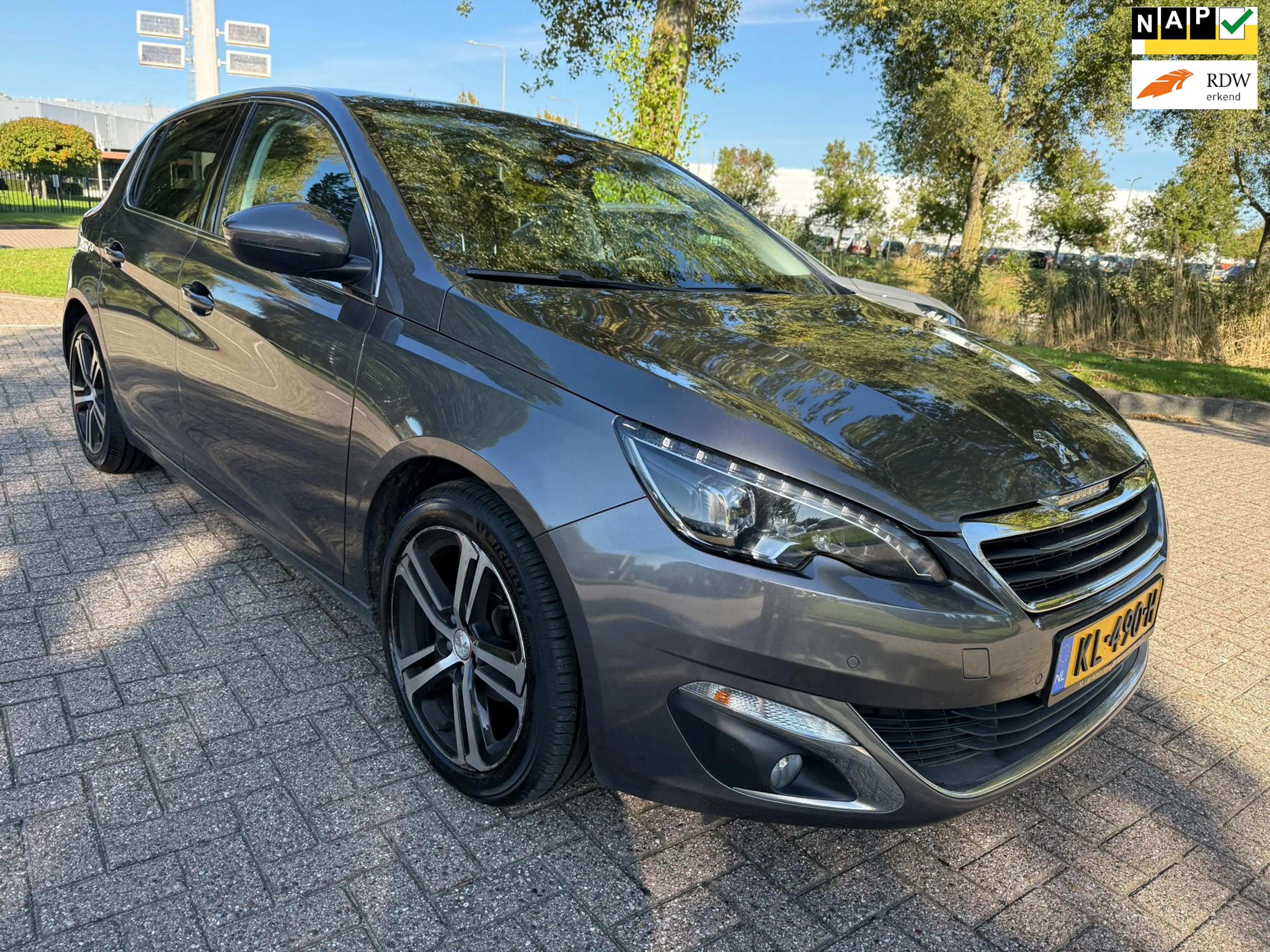Peugeot 308 1.2 PureTech Allure Pano Carplay alcantara