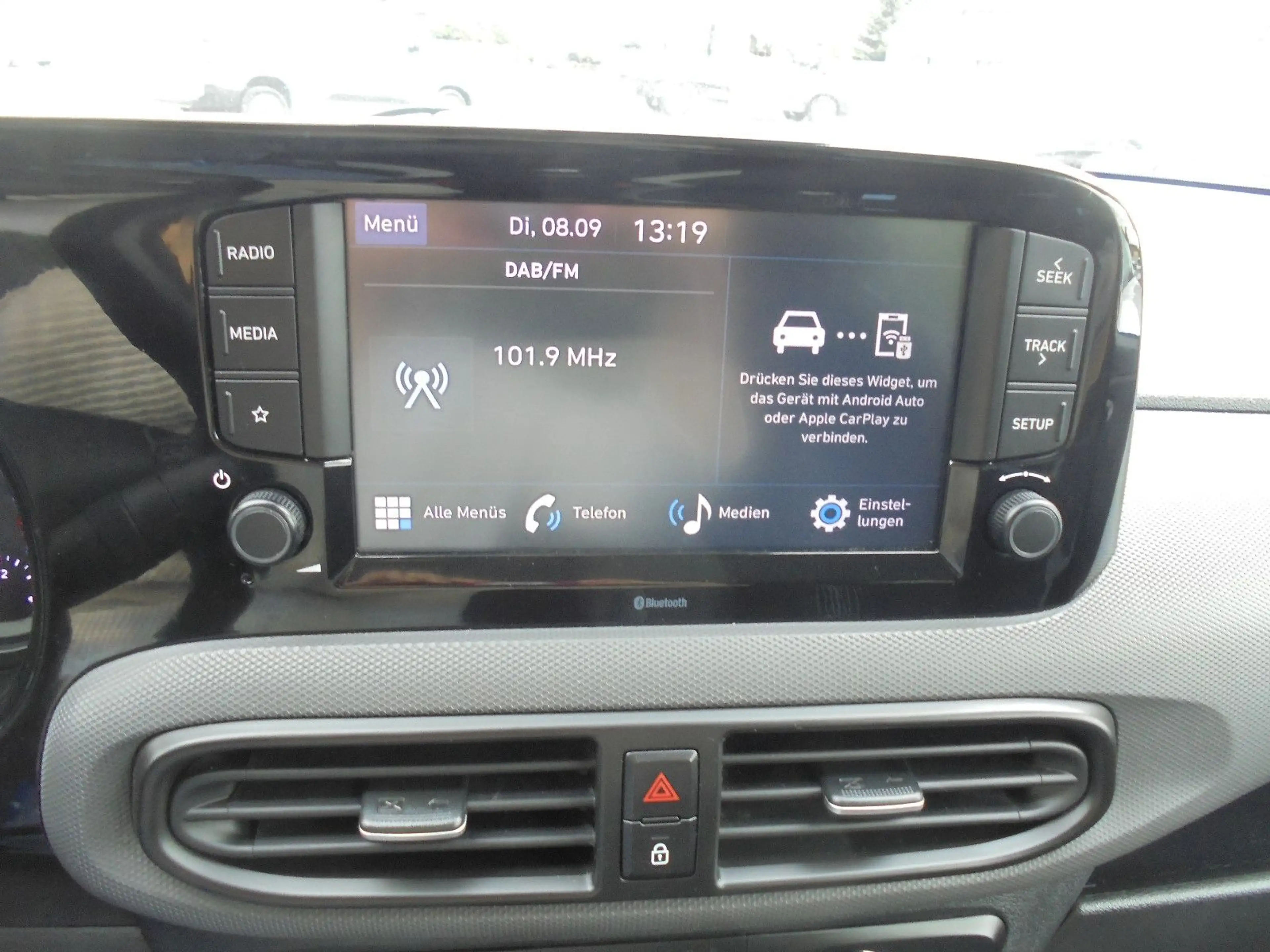 Hyundai i10 Trend 1.0 12V Limousine 5-türig 1. Hand DAB — photo 11