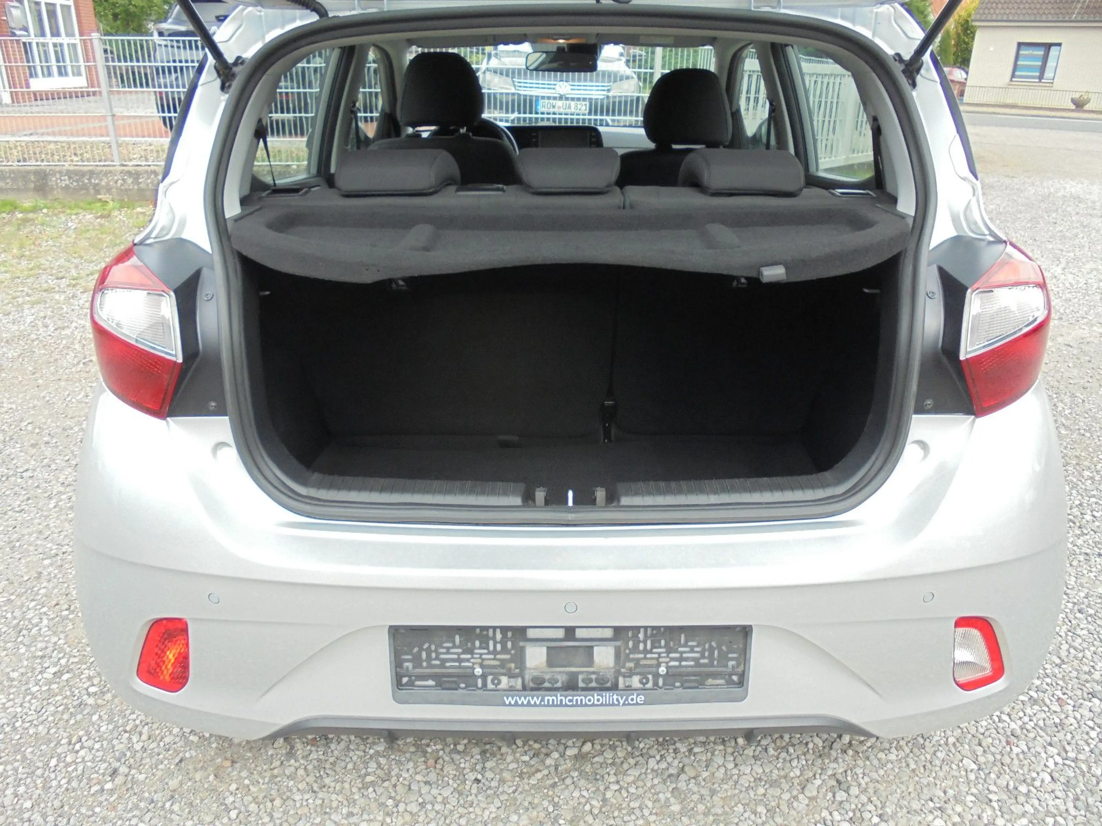 Hyundai i10 Trend 1.0 12V Limousine 5-türig 1. Hand DAB — photo 9
