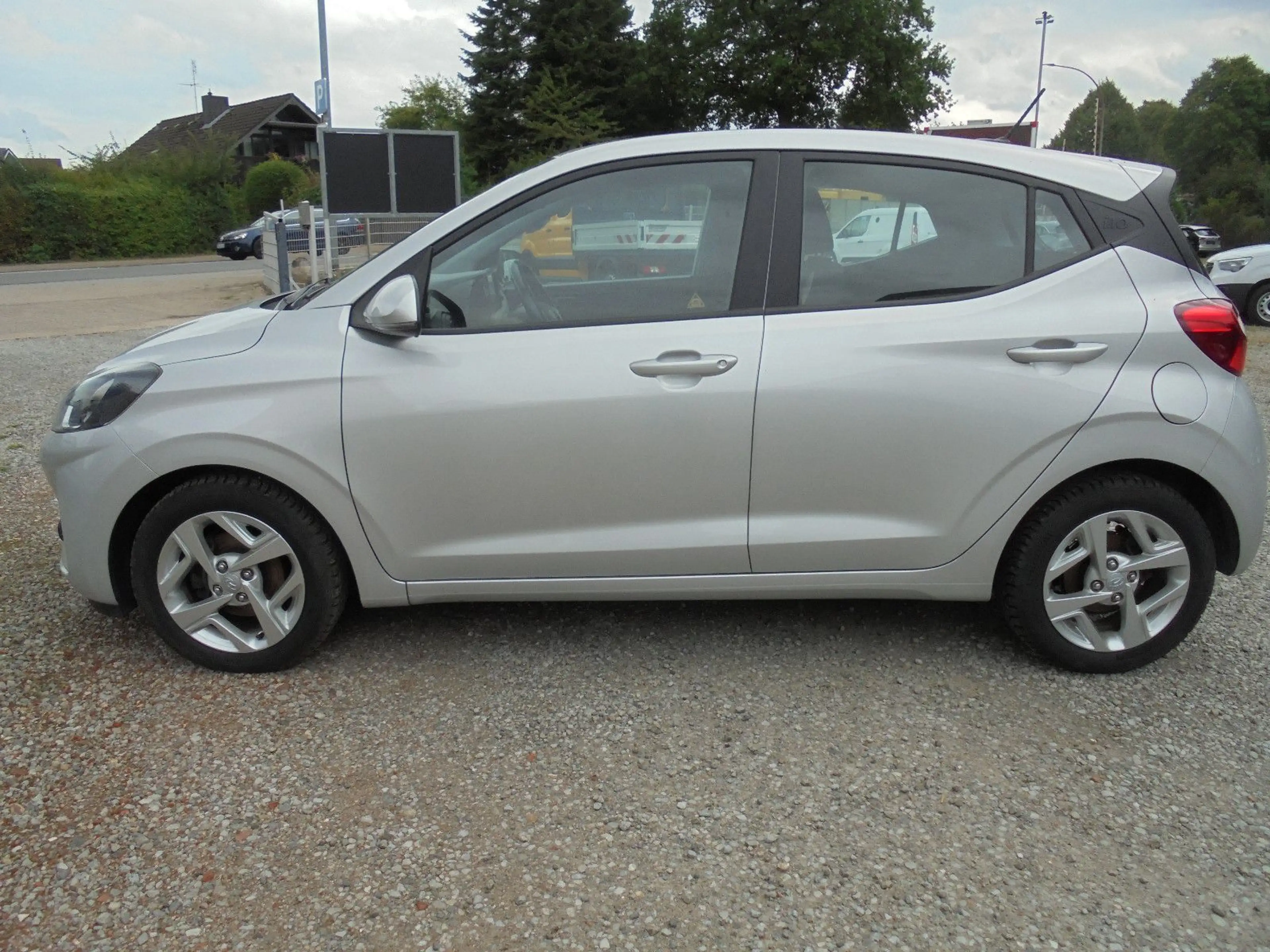 Hyundai i10 Trend 1.0 12V Limousine 5-türig 1. Hand DAB — photo 8