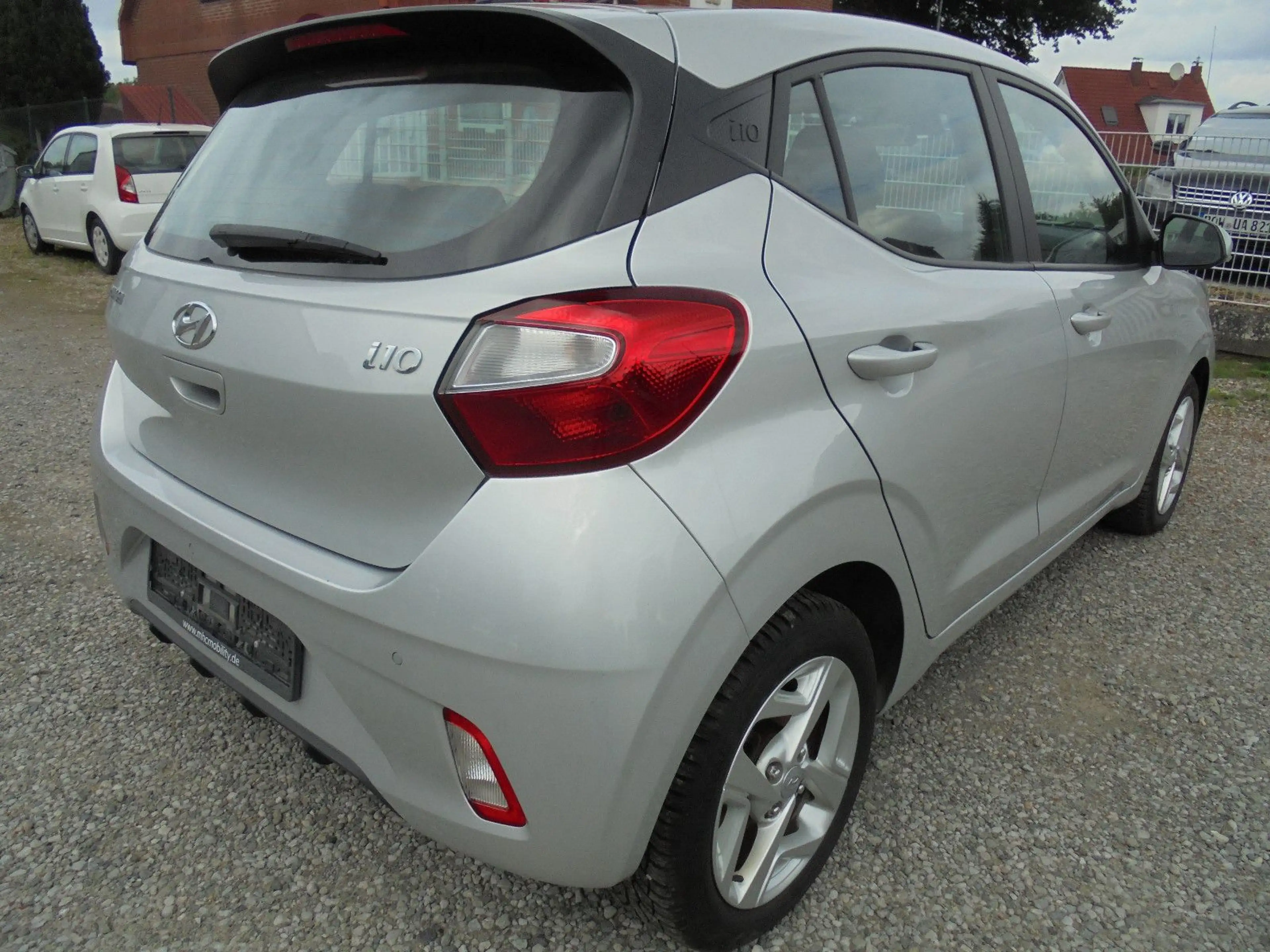 Hyundai i10 Trend 1.0 12V Limousine 5-türig 1. Hand DAB — photo 4