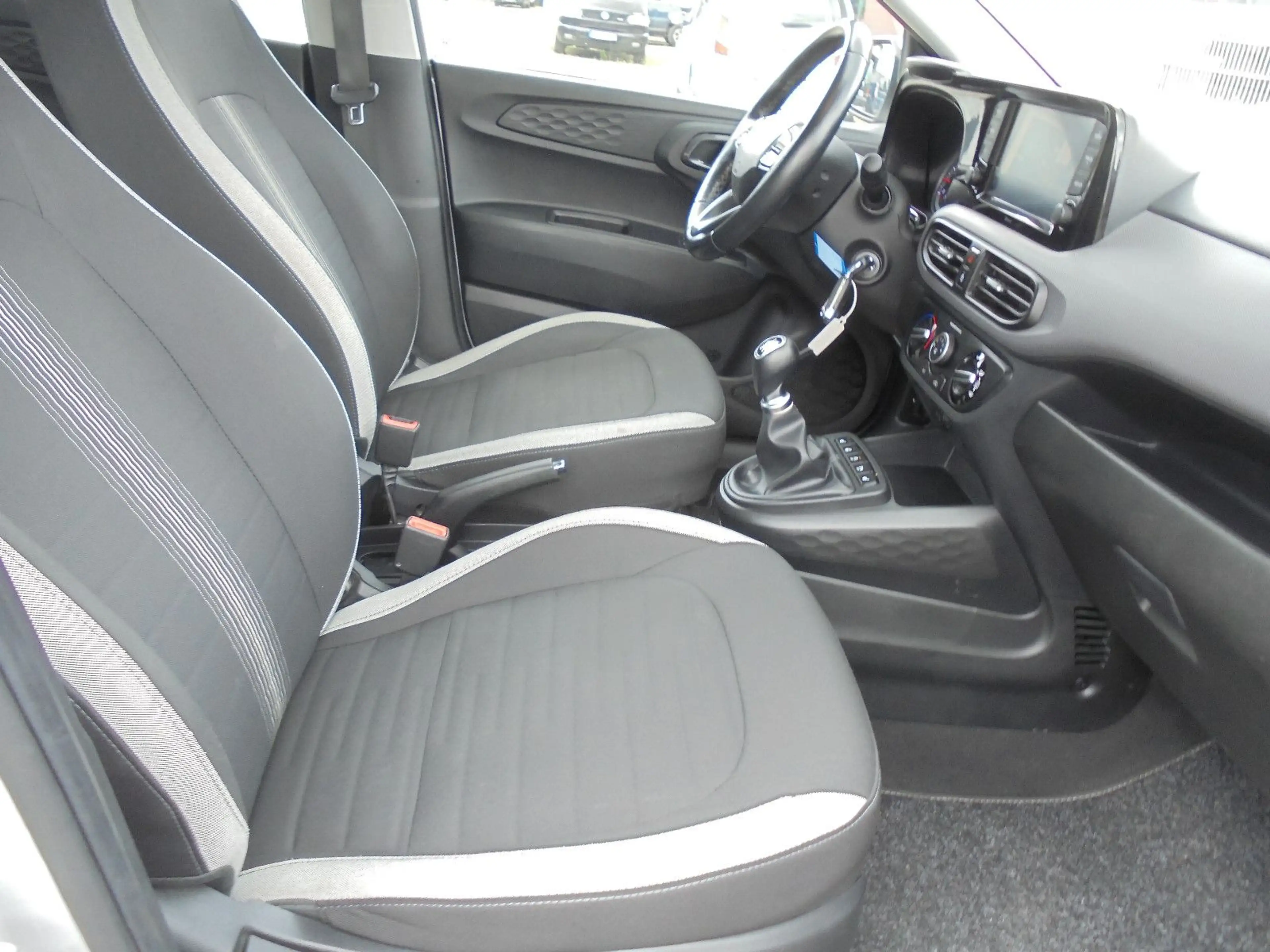Hyundai i10 Trend 1.0 12V Limousine 5-türig 1. Hand DAB — photo 14