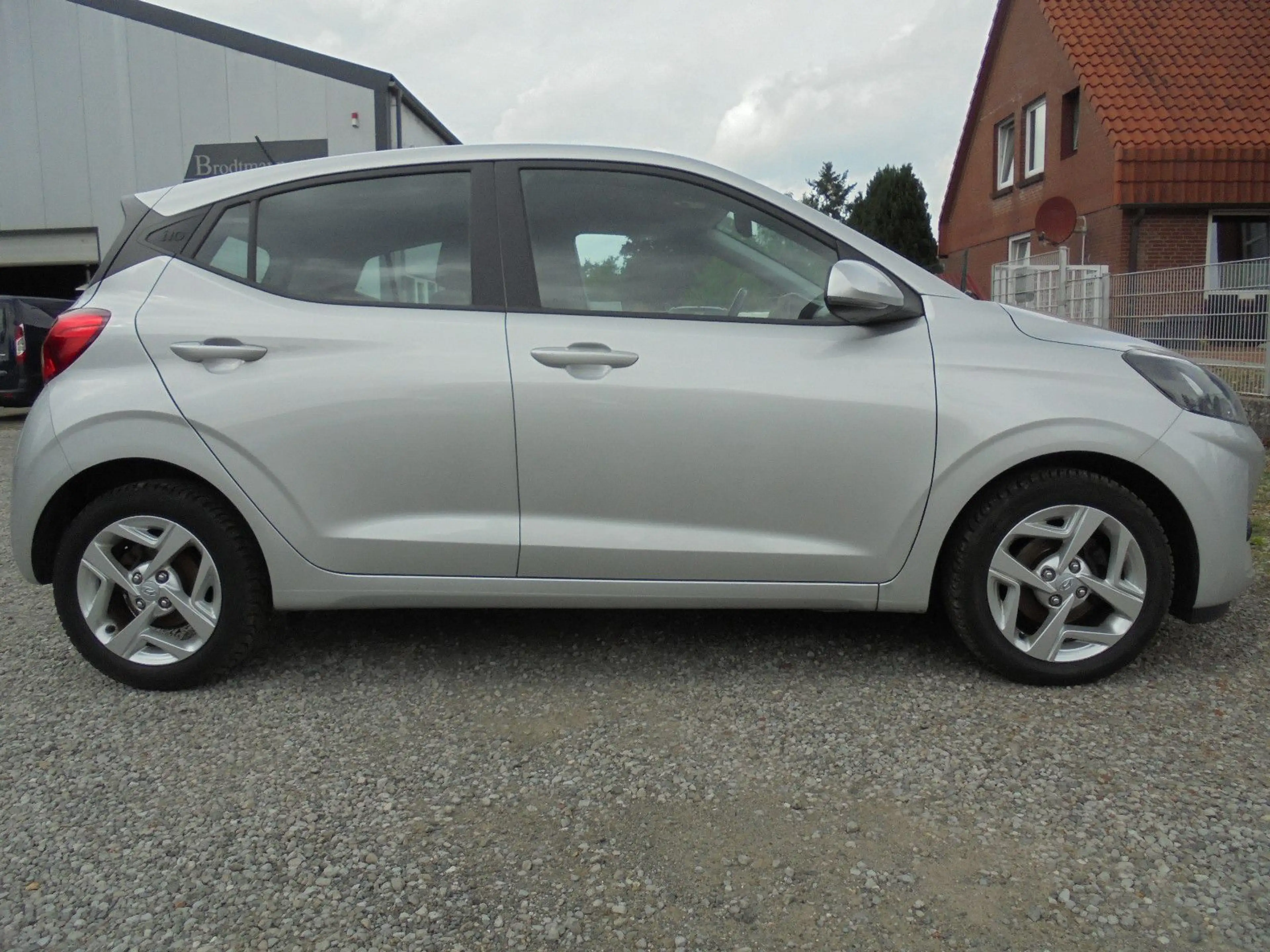 Hyundai i10 Trend 1.0 12V Limousine 5-türig 1. Hand DAB — photo 7