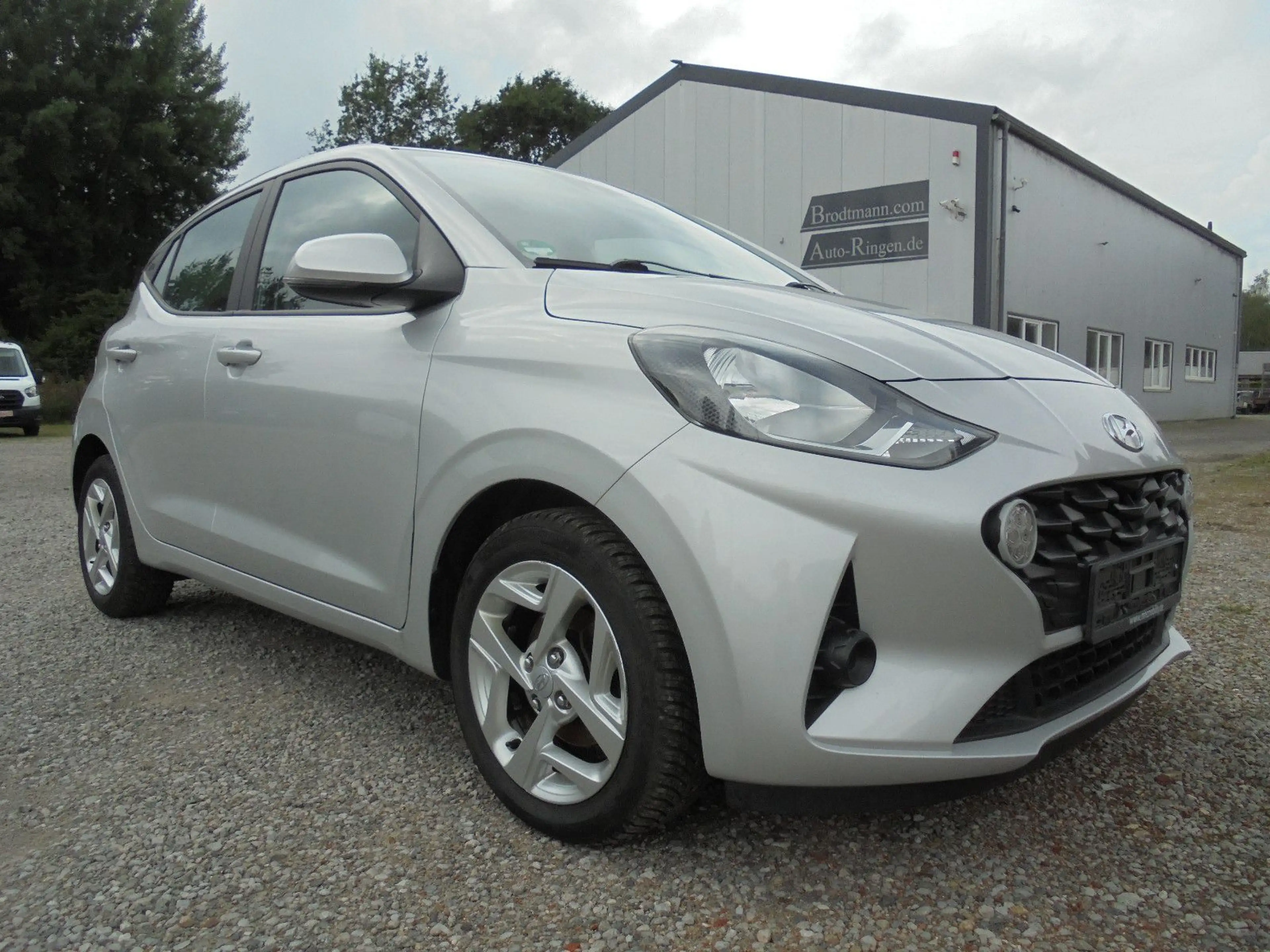 Hyundai i10 Trend 1.0 12V Limousine 5-türig 1. Hand DAB — photo 3