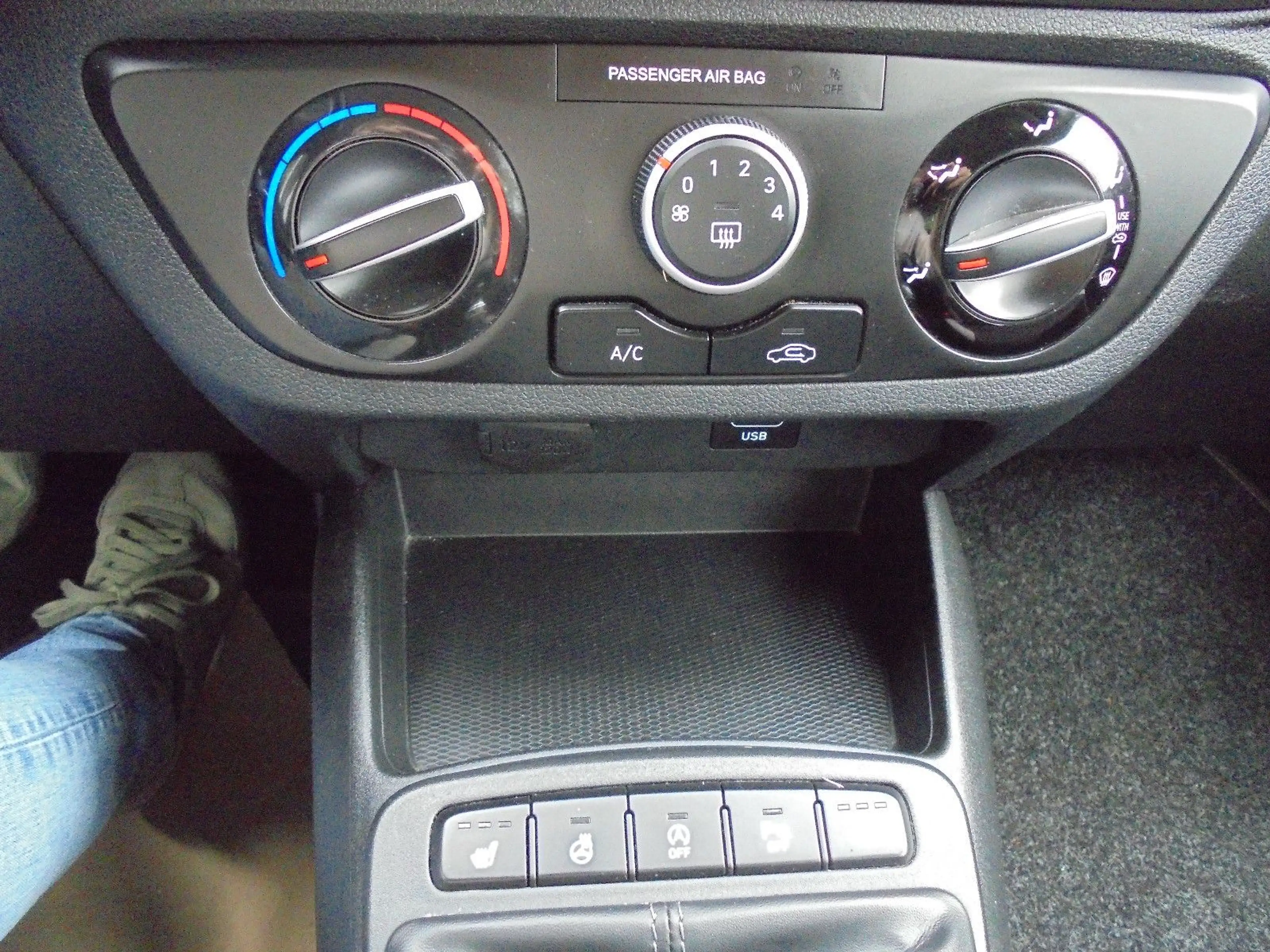 Hyundai i10 Trend 1.0 12V Limousine 5-türig 1. Hand DAB — photo 12