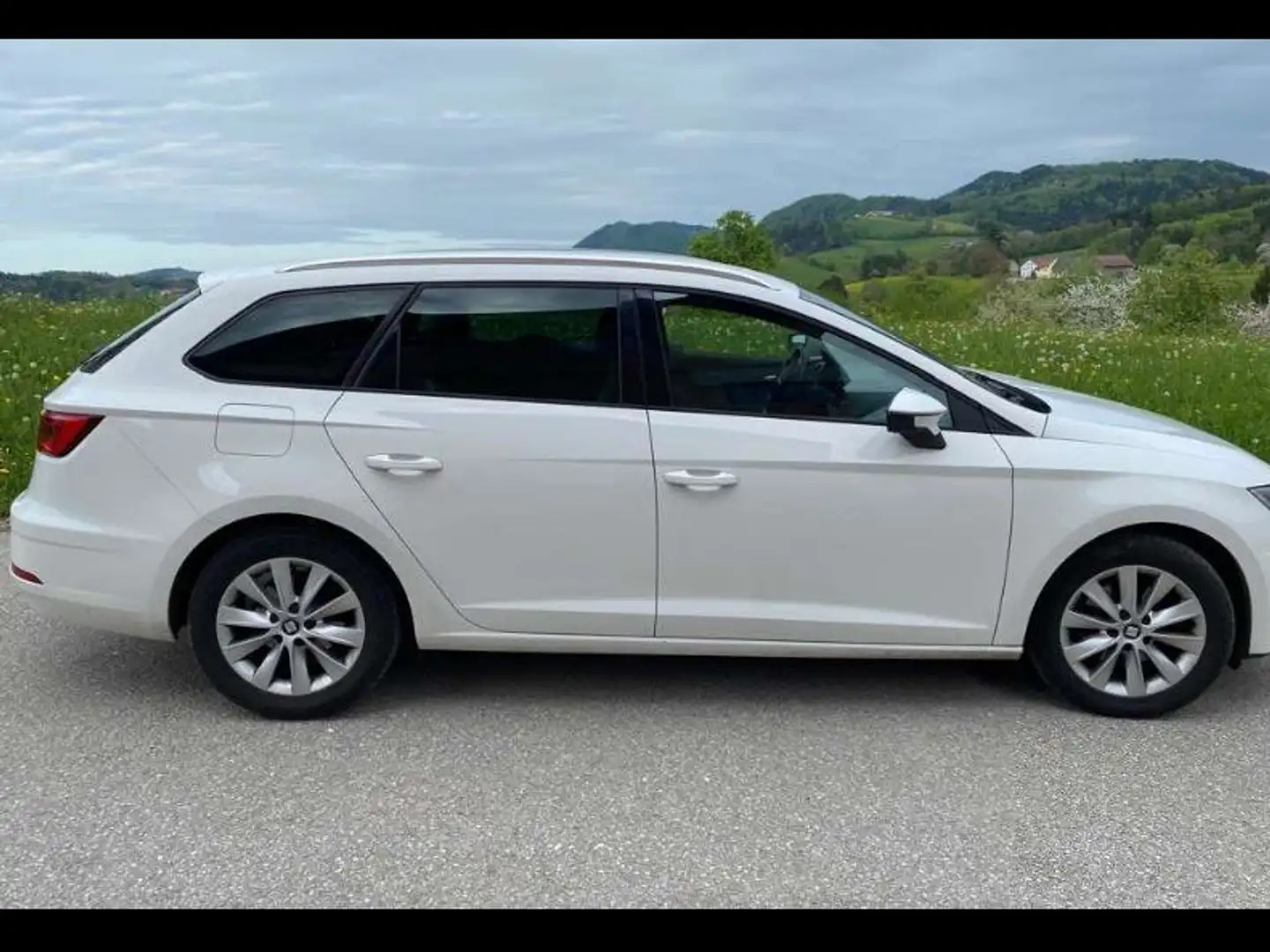 SEAT Leon Leon ST Style Fast Lane 1,6 TDI Start-Stopp Weiß - 2