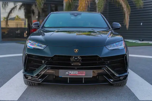 Lamborghini Urus view 2