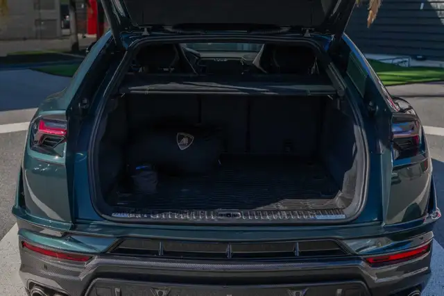 Lamborghini Urus view 6