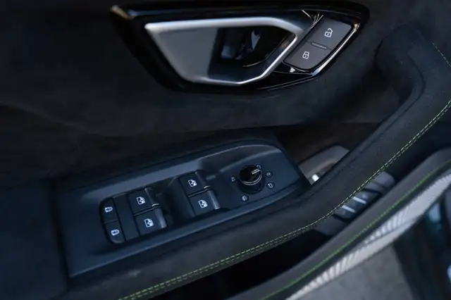 Lamborghini Urus view 10