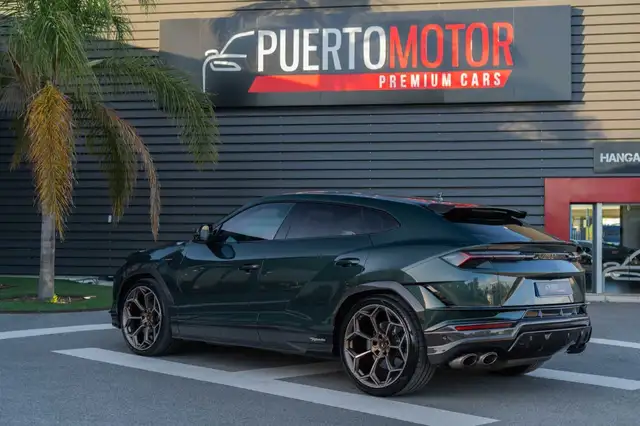 Lamborghini Urus view 4