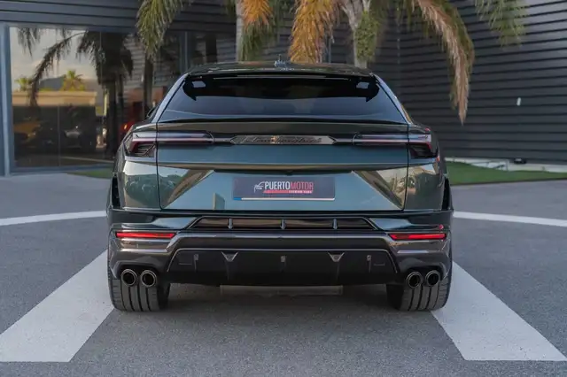 Lamborghini Urus view 5
