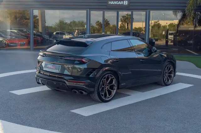 Lamborghini Urus view 8