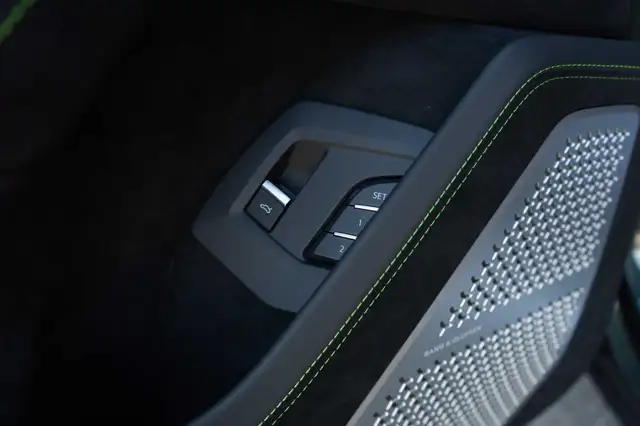Lamborghini Urus view 11