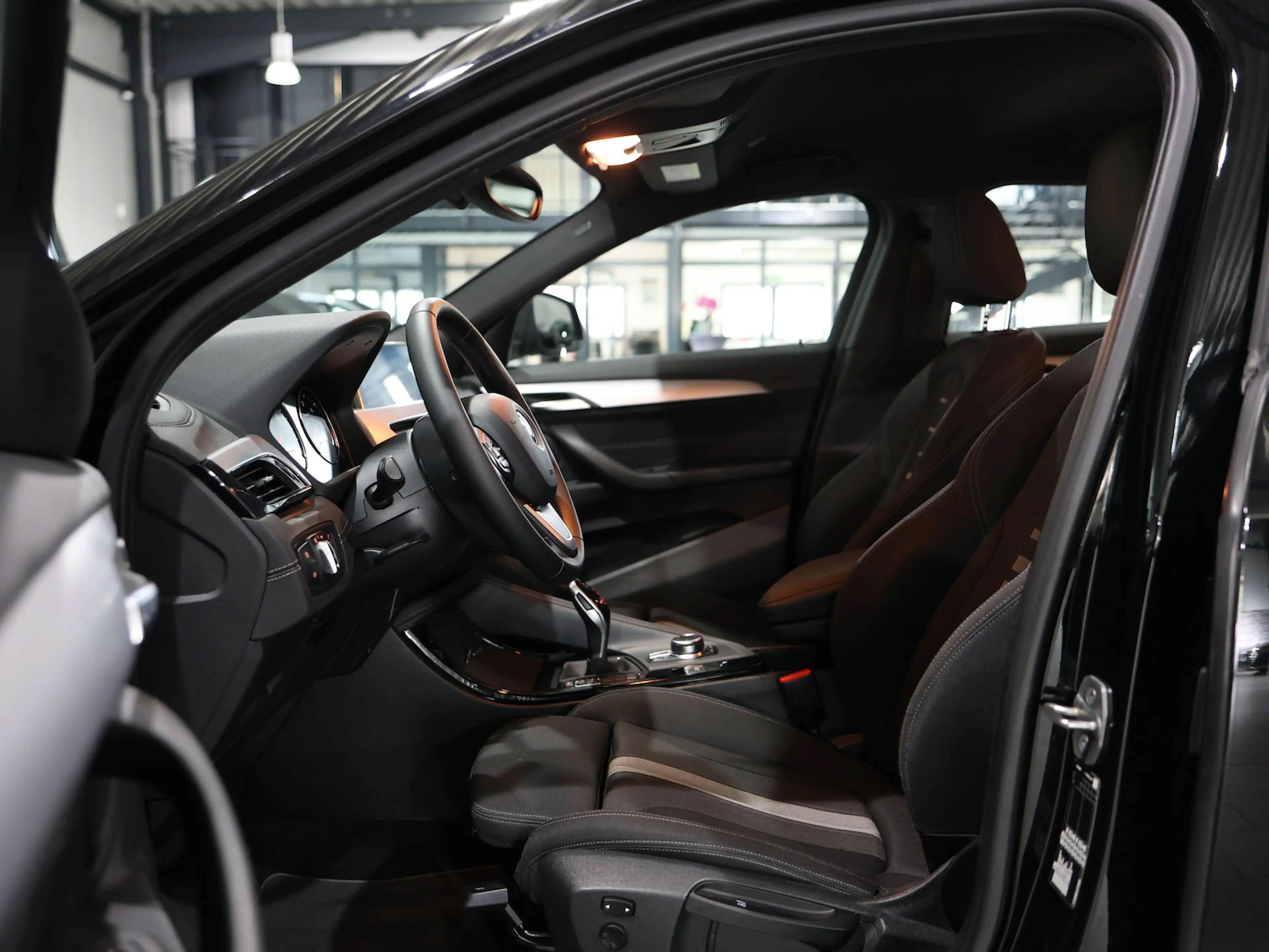 BMW X2 sDrive 18d Advantage BUSINESS / 1.HAND / LED — photo 13