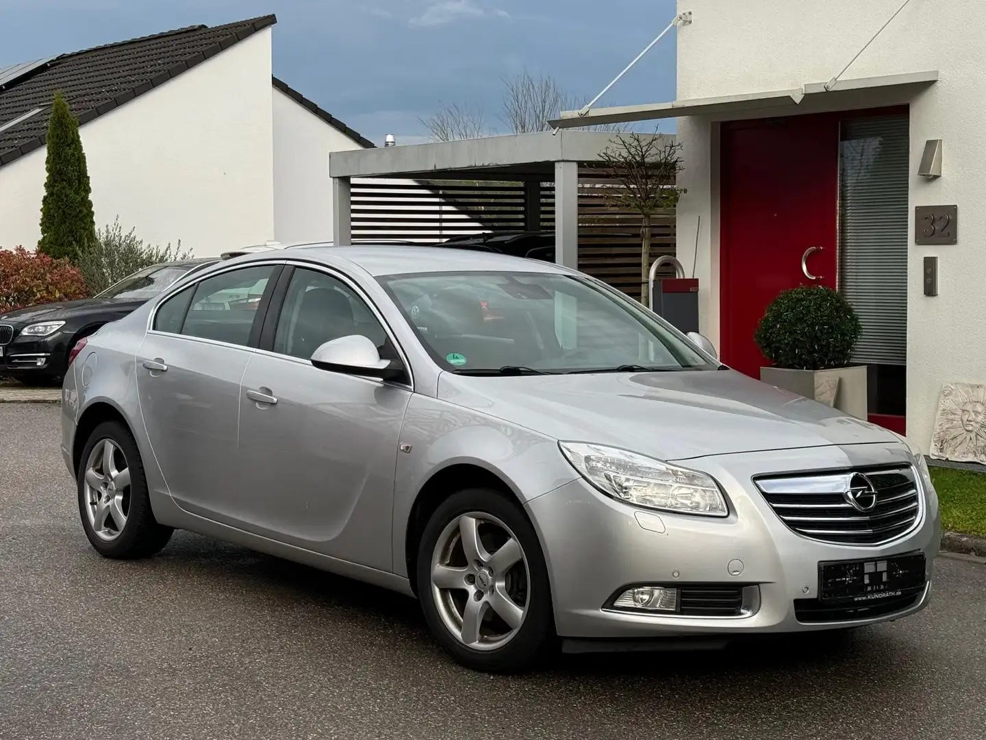 Opel Insignia Edition Automatik, EURO5, TÜV, Vollscheckheft Grau - 1