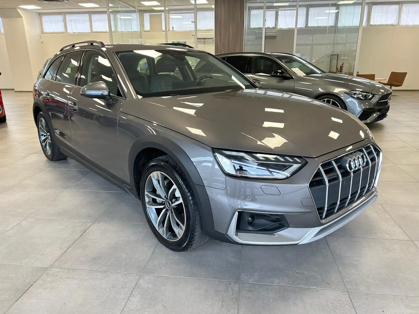 Audi A4 allroad 40 TDI 204 CV S tronic Identity Contrast Grigio - 1