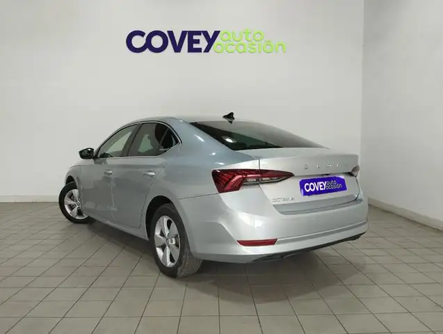 Skoda Octavia view 3