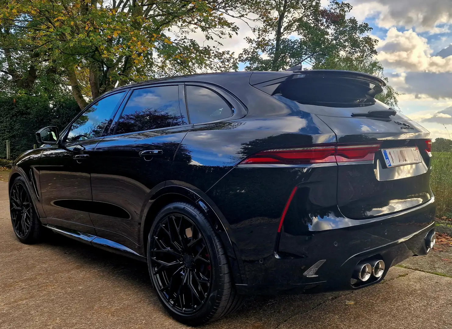 Jaguar F-Pace F-Pace P550 AWD SVR 2024 - LICHTE VRACHT - NIEUW Zwart - 2