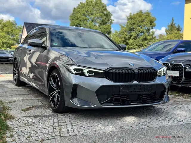 BMW 3 Series view 4