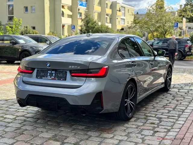BMW 3 Series view 5