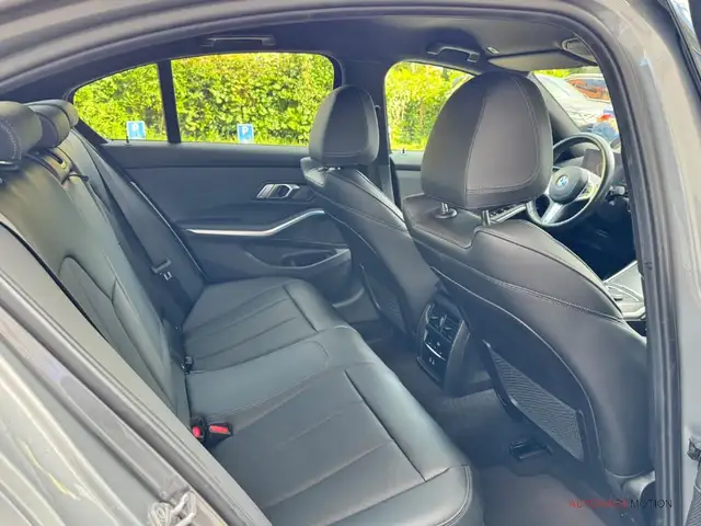 BMW 3 Series view 13