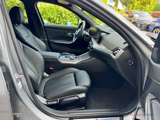 BMW 3 Series view 15