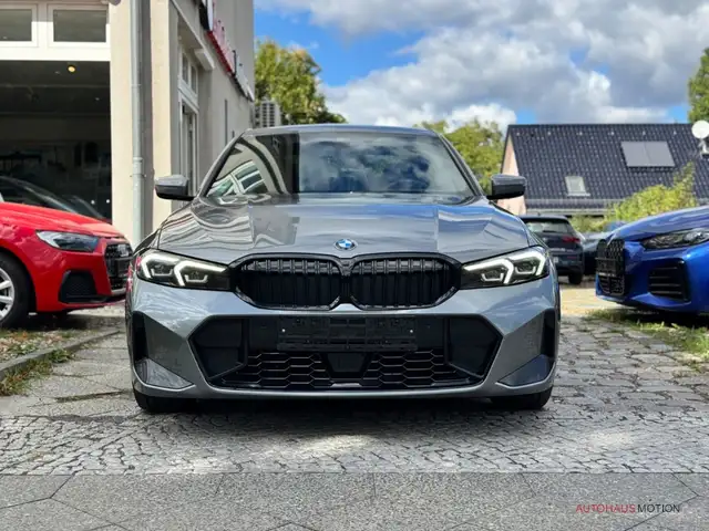BMW 3 Series view 3