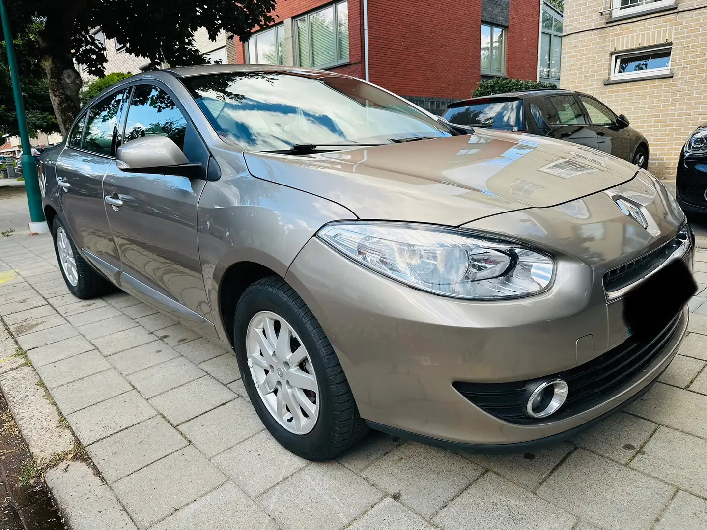 Renault Fluence 1.6i Privilège essence 90.000KM AIRCO 4950€ Beige - 2